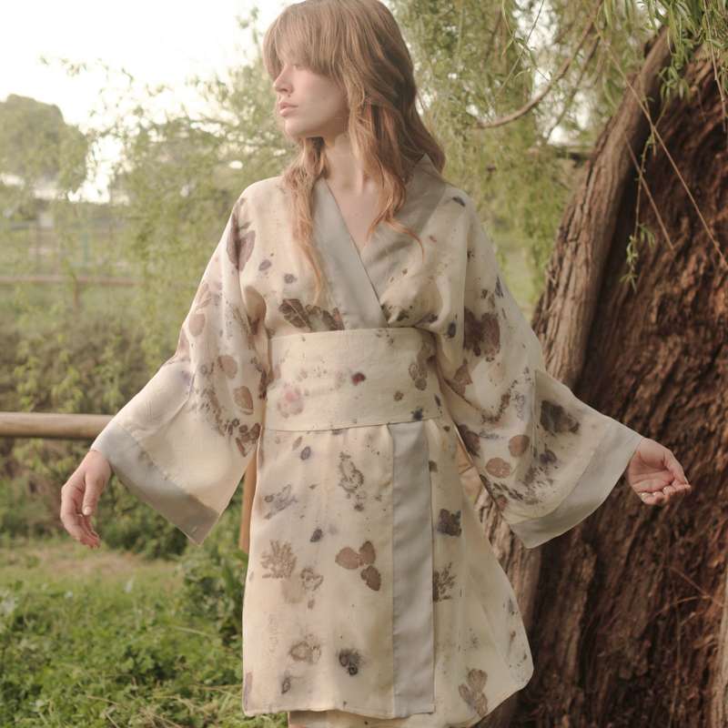 Kimonos artísticos con ramos de boda